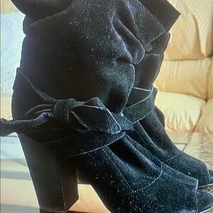 Elegant Black Suede Women's Boots
